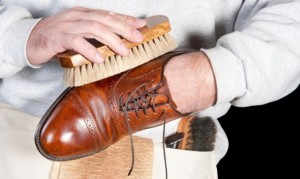 como abrillantar unos zapatos