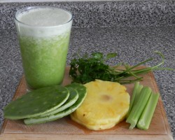 Aprende a preparar el jugo verde Aprende a preparar el jugo verde