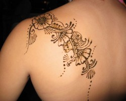 Como se aplican los tatuajes de henna