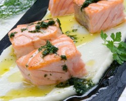 Como hacer Salmón a la Parrilla con Salsa Bearnesa Como hacer Salmón a la Parrilla con Salsa Bearnesa