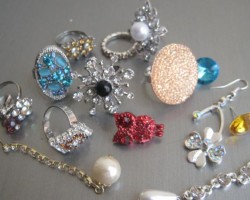 Cómo limpiar la joyería de fantasía Cómo limpiar la joyería de fantasía