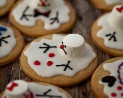 Aprender a hacer galletas en forma de monos de nieve para navidad