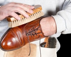 Cómo abrillantar unos zapatos