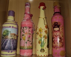 Cómo hacer botellas de vidrio decorativas en casa