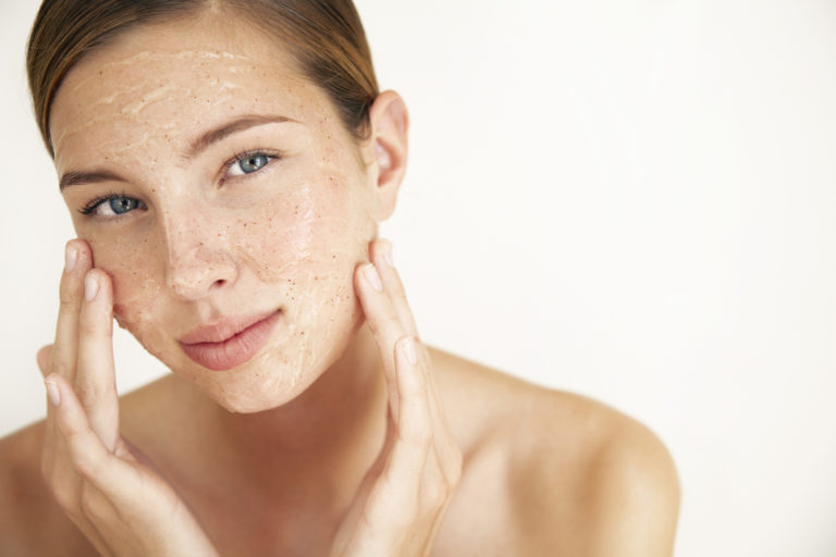 Cómo exfoliar bien el rostro